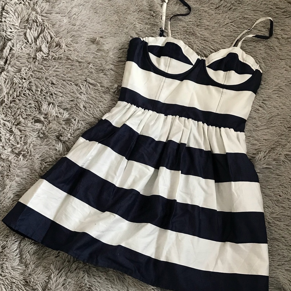 Medium-Navy & White Forever 21 dress